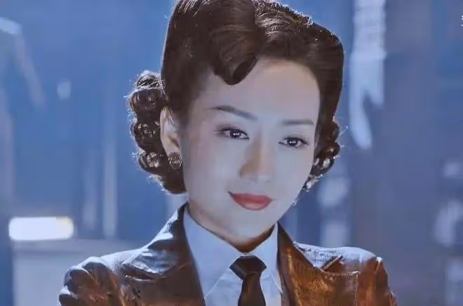 同樣演「女軍官」,把楊冪和王鷗俞飛鴻放在一起,差別就出來了