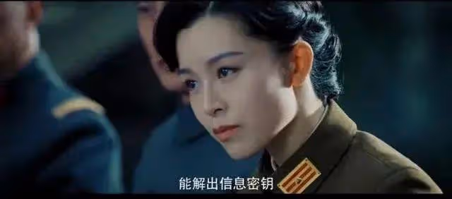 同樣演「女軍官」,把楊冪和王鷗俞飛鴻放在一起,差別就出來了