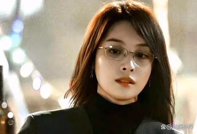 城中之城中,游離於多個大佬之間的周琳,靠的是顏值還是才華?
