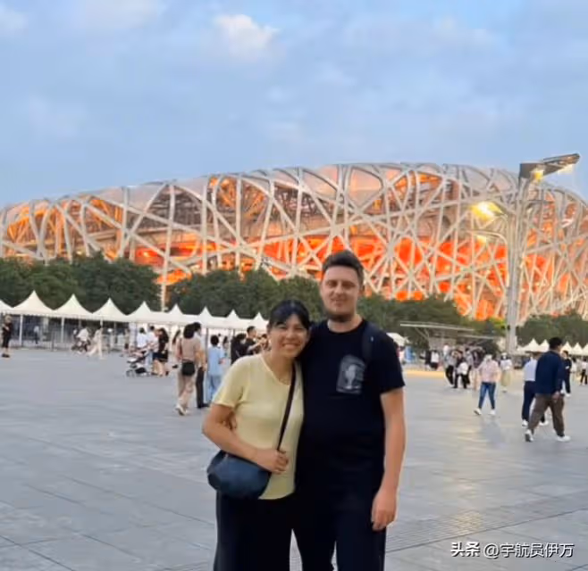 未婚先孕？河北美女為嫁波蘭窮學生，與父母斷絕關係，如今後悔嗎