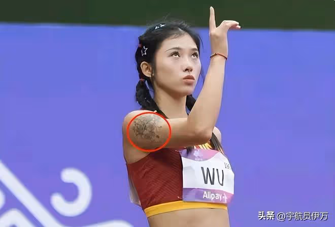 樹大招風?吳艷妮因三角褲、化妝紋身惹爭議,網友:競技只看成績