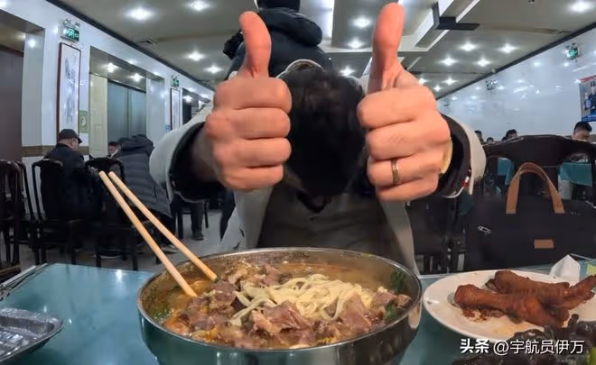 伊拉克老王：曾被子彈擊中腹部，卻被中國河南人一頓飯弄哭3次