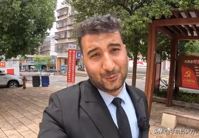 伊拉克老王:曾被子彈擊中腹部,卻被中國河南人一頓飯弄哭3次