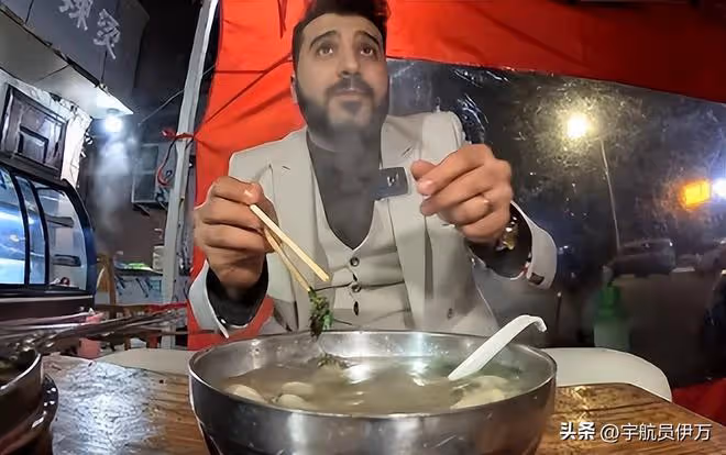 伊拉克老王:曾被子彈擊中腹部,卻被中國河南人一頓飯弄哭3次