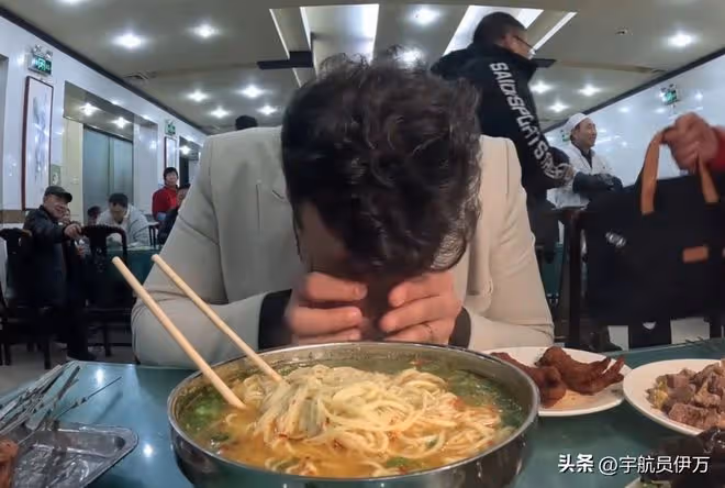 伊拉克老王:曾被子彈擊中腹部,卻被中國河南人一頓飯弄哭3次