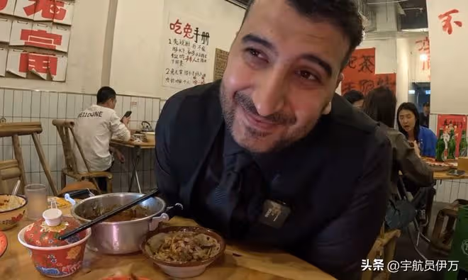 伊拉克老王:曾被子彈擊中腹部,卻被中國河南人一頓飯弄哭3次