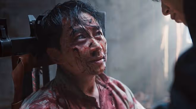 《哈爾濱1944》直到滿洲羅賓漢曝光,關雪都不知道,自己被騙了