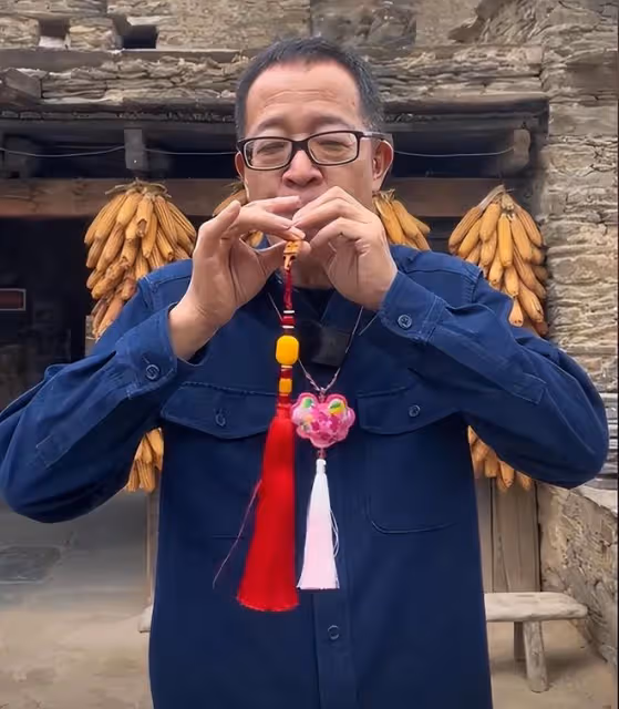 俞老師笑了,笑得像個孩子!俞敏洪西藏之行,圓了他自己十年心愿