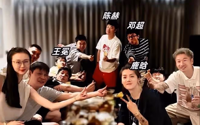 關曉彤為鹿晗慶34歲生日,慶生視頻曝光,鹿晗喝酒跳舞很興奮!
