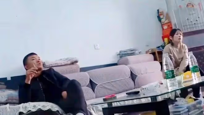 妻子出軌男同學並產子,要求丈夫對孩子負責,丈夫:給我50萬再說