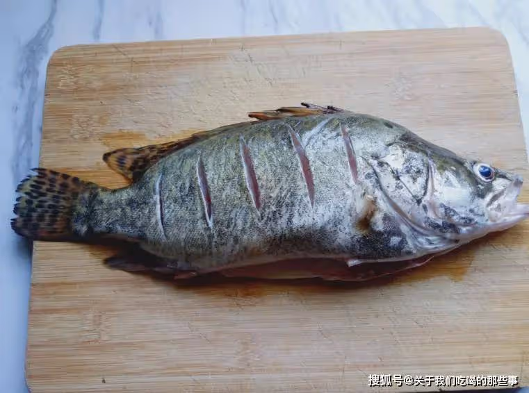 清蒸魚,蒸幾分鐘?熱水上鍋還是冷水?記住這5點,魚肉鮮香嫩滑