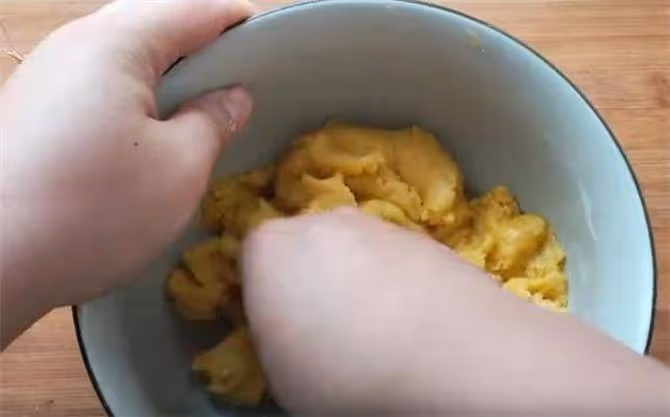 千層小酥餅,不用烤箱也能做,外面排隊3元一個,自己做成本5毛錢