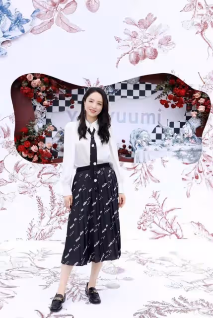 董璇女兒走秀!穿白襯衫似高雲翔翻版,佟大為三胎兒子太帥氣