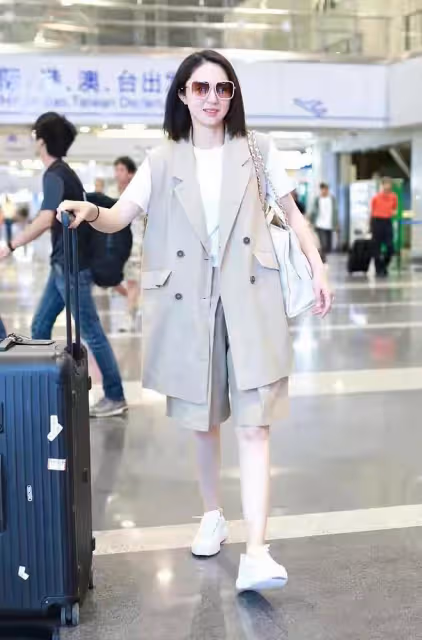 董璇女兒走秀!穿白襯衫似高雲翔翻版,佟大為三胎兒子太帥氣