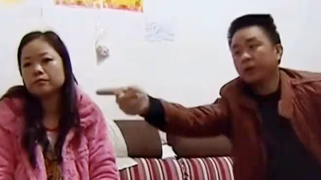 中年大媽嫌棄丈夫沒本事,出軌小鮮肉,揚言離婚要分給她一半家產