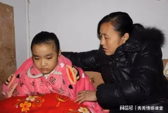 二姑從5歲把我養大,如今二姑病了,表哥跟我借錢,我一口回絕了