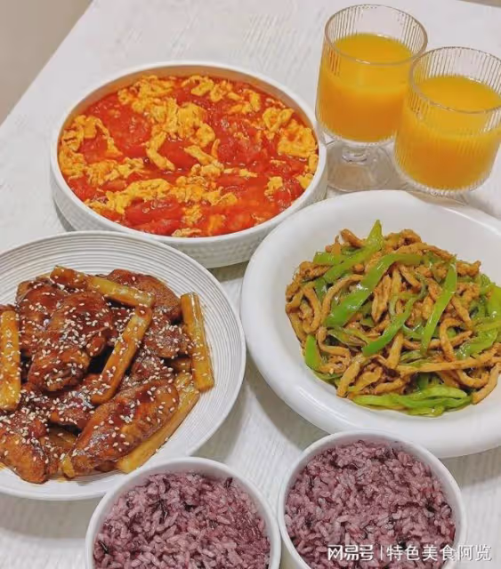 今天寶寶生日,我做了3道菜,全是寶寶喜歡吃的,我也饞得流口水