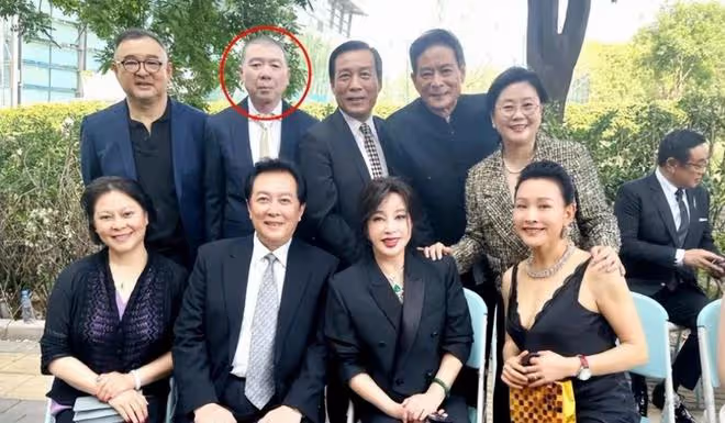 65歲馮小剛又坐第二排,從獨孤求敗到透明人,他的結局已註定