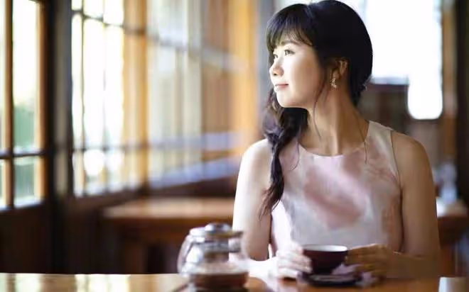 福原愛男友人太時髦！毛衣配牛仔人高馬大，女方小鳥依人一臉甜笑