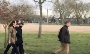 凱特懶理梅根翻舊帳!穿工裝外套搭修身褲秀美腿,內心強大又時髦