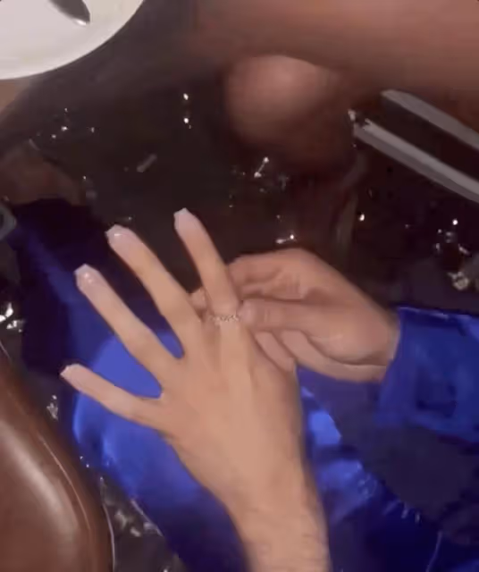 真會打臉!金小小妹為朋友捐5千被嘲諷上熱搜,霉霉出手就是5萬
