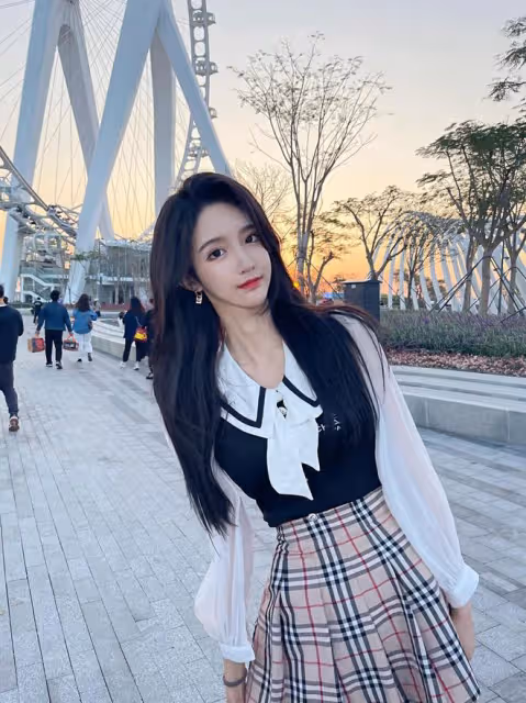 18歲網紅帥哥變美女!身材好穿衣還時髦,顏值一點也不輸女明星