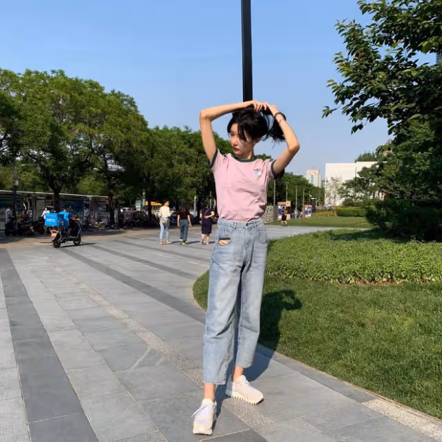 18歲網紅帥哥變美女!身材好穿衣還時髦,顏值一點也不輸女明星