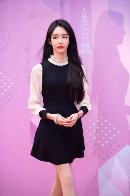 18歲網紅帥哥變美女!身材好穿衣還時髦,顏值一點也不輸女明星