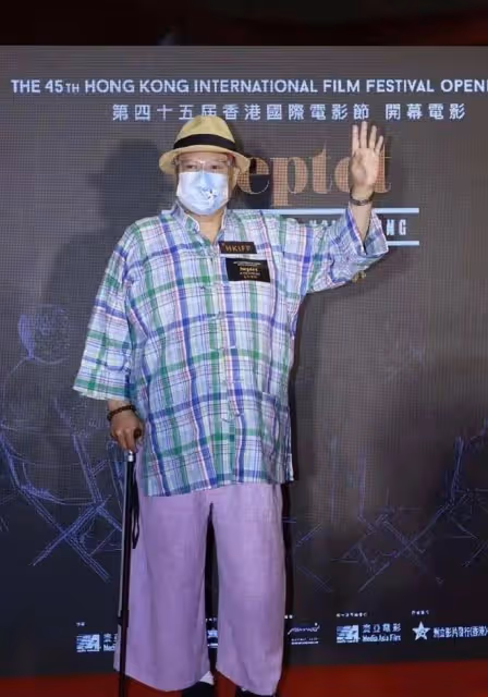 香港電影節59歲林雪罕見現身!穿西裝胖成球,洪金寶拄拐穿睡衣