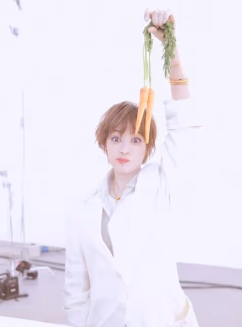 孫儷帶老公爬山不忘秀恩愛！穿衣簡便又時髦，鄧超反而讓老婆背著