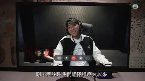 44歲港星新劇掉馬挑戰瘋癲演技，與女友感情穩定，透露父母有催婚