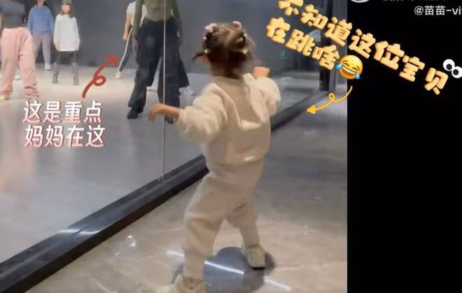 鄭愷老婆罕曬22年前練舞照，一字馬好驚艷，當媽後舞蹈功底依舊