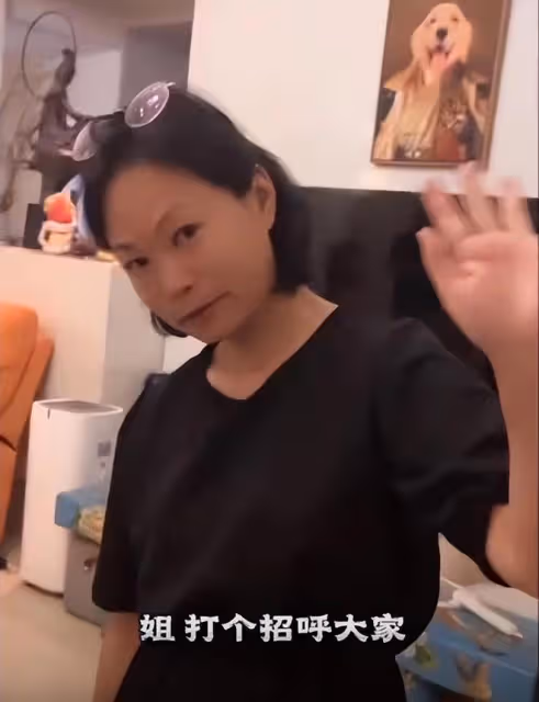 周海媚80歲老母親露面，姐姐和弟弟現身，家人帶六六回到北京別墅