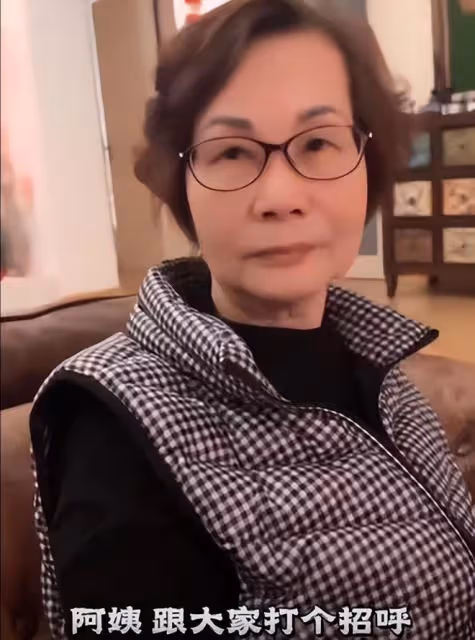 周海媚80歲老母親露面，姐姐和弟弟現身，家人帶六六回到北京別墅