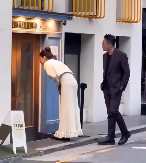 汪小菲帶未婚妻在大S家樓下購物，陪未婚妻買多件名貴禮物