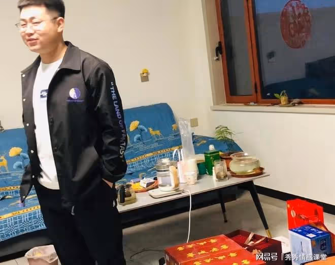 親戚來我家吃飯,不允許我孩子上桌還欺負她,我攆他出去有錯嗎?