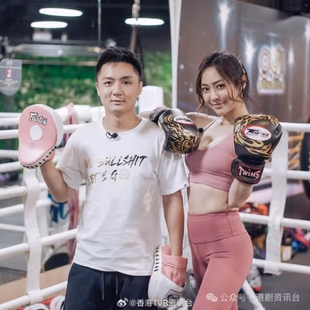 富二代仁濟晚宴有新女埋身?TVB新晉女神赴會伴身旁
