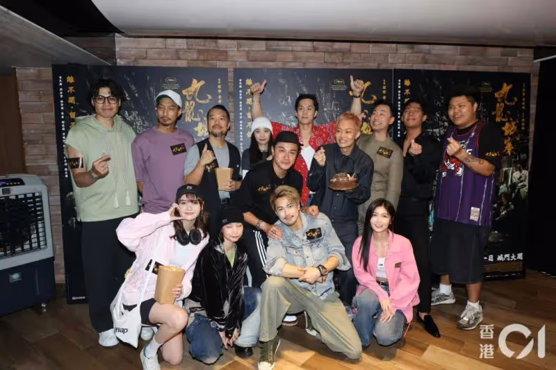林峯新電影上映，吳卓羲與緋聞女友到場支持，刻意分開坐，全場零交流