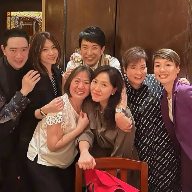 岳父留下五十億遺產!TVB知名男星富貴妻子罕見露面,兩人結婚劉德華送大禮