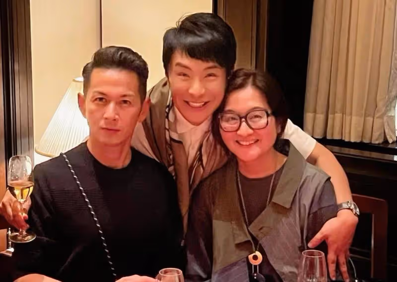 岳父留下五十億遺產!TVB知名男星富貴妻子罕見露面,兩人結婚劉德華送大禮