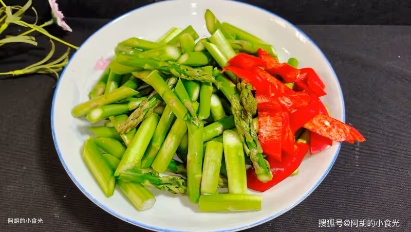 春天最不能忘記吃的菜,難怪是「蔬菜之王」!和牛肉一炒,營養大好處、特鮮嫩