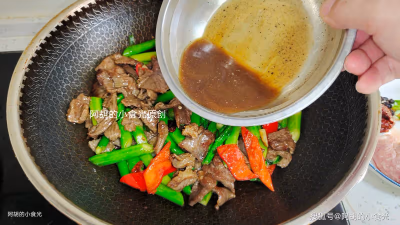 春天最不能忘記吃的菜,難怪是「蔬菜之王」!和牛肉一炒,營養大好處、特鮮嫩