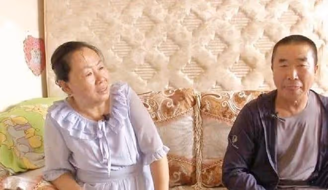 61歲大媽相親,要求對方幫她還5萬外債,大爺:你長得不美想得美
