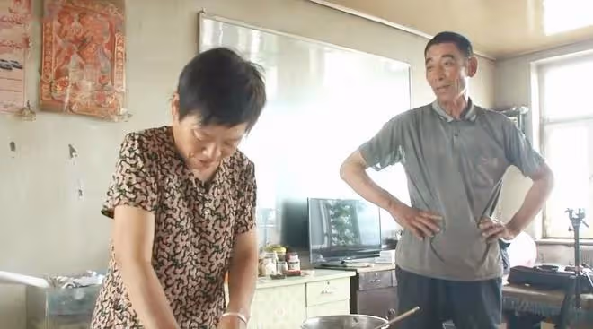 57歲大媽相親，張口就要3萬塊錢彩禮，大爺：我還不如雇個保姆