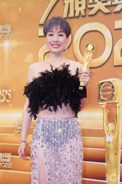 TVB視後繼續沒劇拍，自嘲還要等很久，直言想做歌手登台掙錢