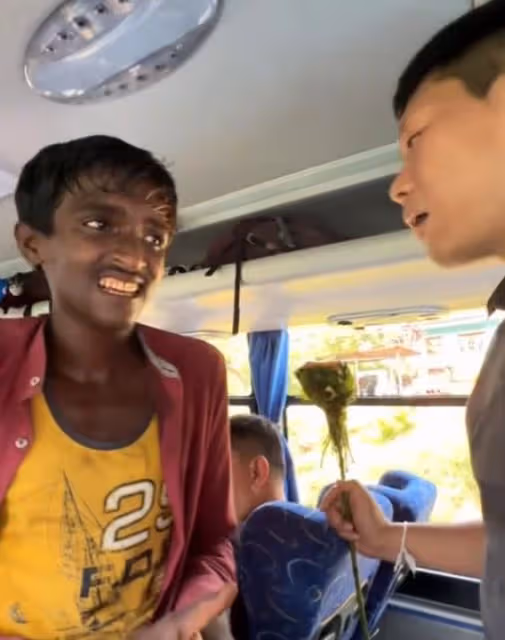 斯里蘭卡賣花小伙感謝中國網友：你們的善良淳樸，像鮮花一樣燦爛