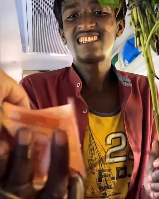 斯里蘭卡賣花小伙感謝中國網友：你們的善良淳樸，像鮮花一樣燦爛