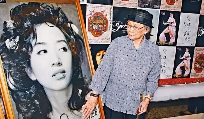 梅艷芳母親提前慶祝100歲，戴佛珠吃壽桃，希望還能再活20年