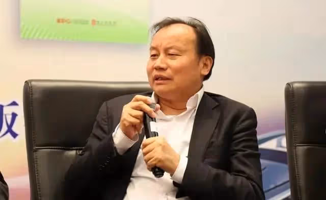 那個建議黑人留學生一年10萬補助太少的專家死了,網友們態度微妙