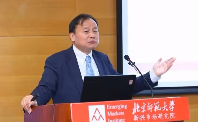 那個建議黑人留學生一年10萬補助太少的專家死了,網友們態度微妙